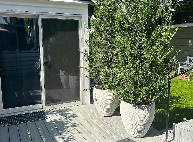 Adorable 1 Bedroom Cottage