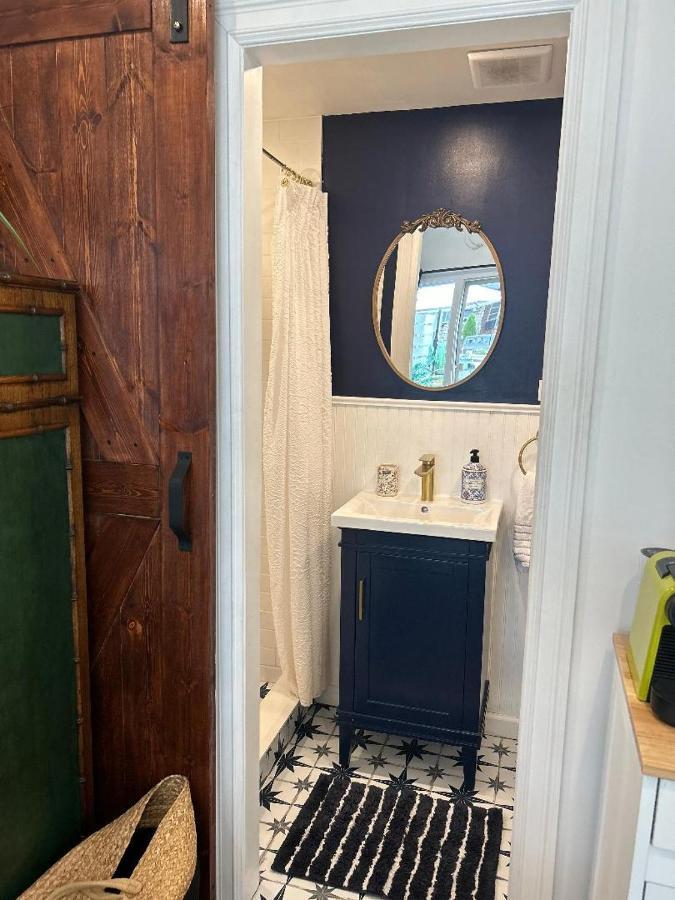 Adorable 1 Bedroom Apartamento *